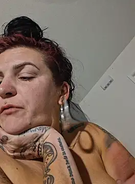 Snapshot of gypsyriot chatting on 09-22-25, 08:27 gypsyriot online show from 09-22-25, 08:27