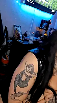 Snapshot of gypsyriot chatting on 10-11-25, 01:31 gypsyriot online show from 10-11-25, 01:31