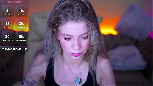 Snapshot of SandyLayy chatting on 06-11-26, 10:41 SandyLayy online show from 06-11-26, 10:41