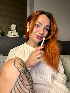 SaraLow online show from 10-10-25, 01:15