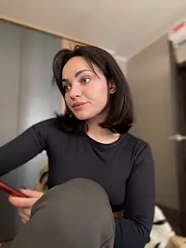 SaraLow online show from 03-26-26, 12:33