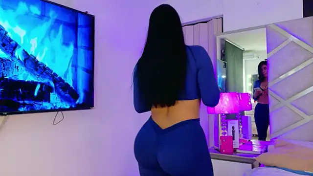 Snapshot of RoseMariee_ chatting on 07-28-26, 04:41 RoseMariee online show from 07-28-26, 04:41