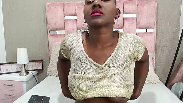 NahomyHawk online show from 11-30-25, 06:17