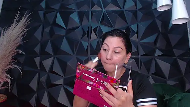 helenasaenz online show from 12-18-25, 12:33