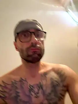 Snapshot of sinBud452 chatting on 10-25-25, 07:05 sinBud452 online show from 10-25-25, 07:05