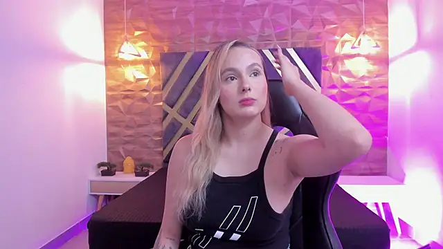 Emmaa white  online show from 02-11-26, 05:18