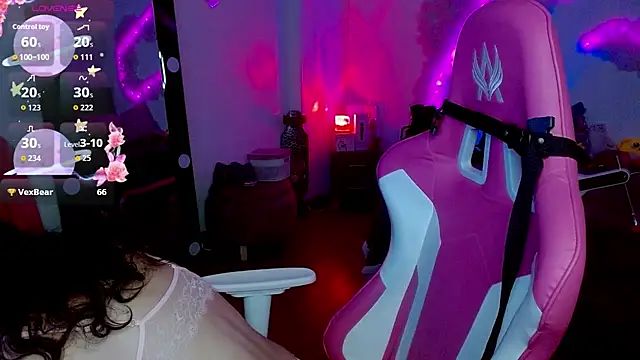 larah uwu online show from 11-04-25, 06:51