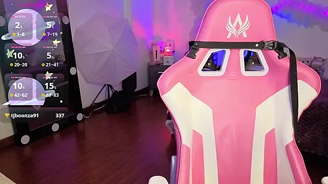 larah uwu online show from 11-28-25, 07:16