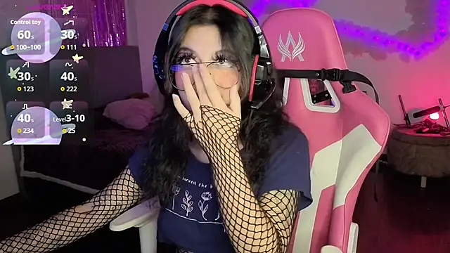 larah uwu online show from 01-13-26, 08:03