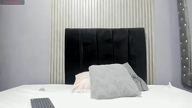 Sex samantha online show from 04-14-26, 03:34