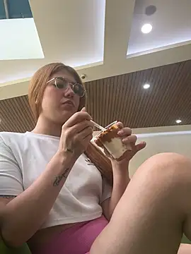 Snapshot of _Cristalfoxx4 chatting on 09-29-25, 10:25 Cristalfoxx4 online show from 09-29-25, 10:25