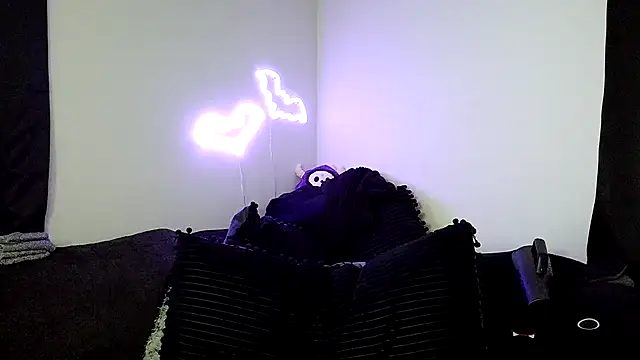 HarleyDemon666 online show from 04-17-26, 07:39