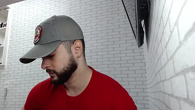 Snapshot of BombeiroHotx chatting on 11-18-25, 10:03 BombeiroHotx online show from 11-18-25, 10:03