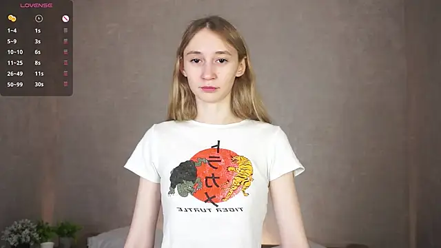 Snapshot of BeatrixHiett chatting on 09-24-25, 04:05 BeatrixHiett online show from 09-24-25, 04:05