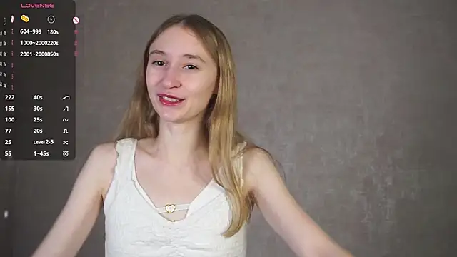 Snapshot of BeatrixHiett chatting on 09-26-25, 03:43 BeatrixHiett online show from 09-26-25, 03:43