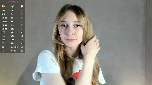 Snapshot of BeatrixHiett chatting on 10-07-25, 03:36 BeatrixHiett online show from 10-07-25, 03:36