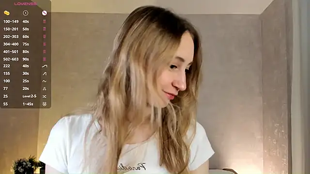 Snapshot of BeatrixHiett chatting on 10-14-25, 03:07 BeatrixHiett online show from 10-14-25, 03:07
