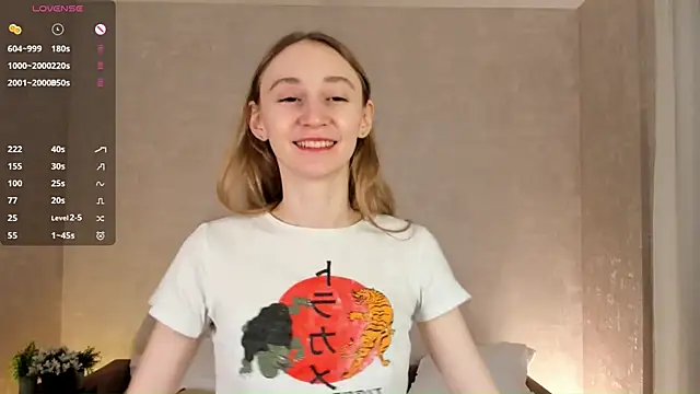 Snapshot of BeatrixHiett chatting on 10-18-25, 02:47 BeatrixHiett online show from 10-18-25, 02:47