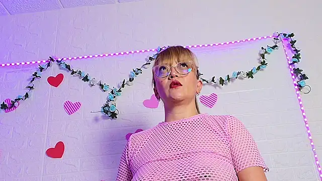 naomi diamond  online show from 11-04-25, 09:03