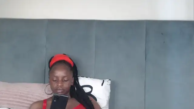 Snapshot of Jah-Queen chatting on 11-28-25, 09:01 Jah-Queen online show from 11-28-25, 09:01