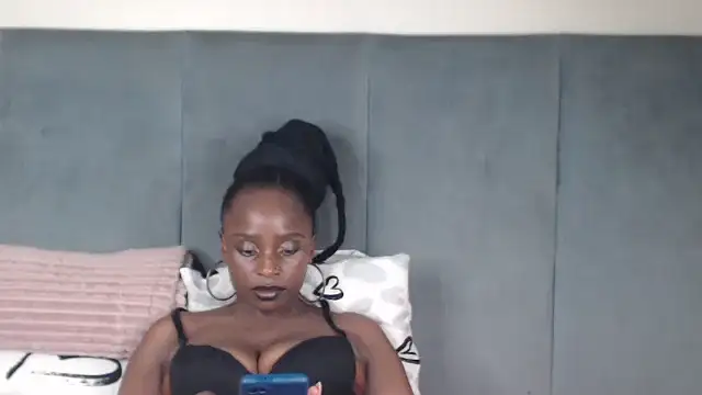 Snapshot of Jah-Queen chatting on 01-06-26, 07:50 Jah-Queen online show from 01-06-26, 07:50