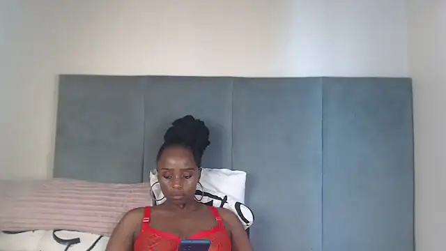 Snapshot of Jah-Queen chatting on 01-14-26, 04:23 Jah-Queen online show from 01-14-26, 04:23