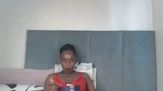 Snapshot of Jah-Queen chatting on 03-04-26, 08:31 Jah-Queen online show from 03-04-26, 08:31