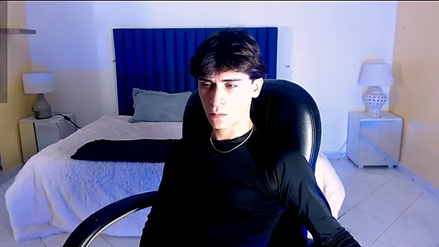 Snapshot of RoberthAlv chatting on 02-19-26, 01:51 RoberthAlv online show from 02-19-26, 01:51