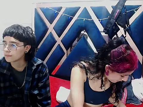 katalinathxandbritney1 online show from 01-12-26, 12:27