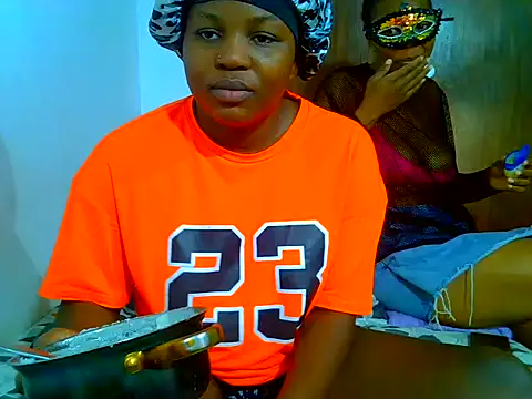 SweetHoney21  online show from 06-13-26, 06:44