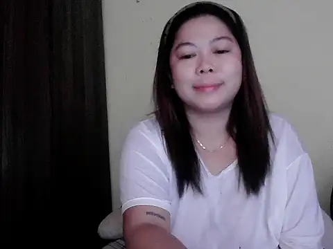 Snapshot of mimi15 chatting on 05-10-26, 11:10 mimi15 online show from 05-10-26, 11:10