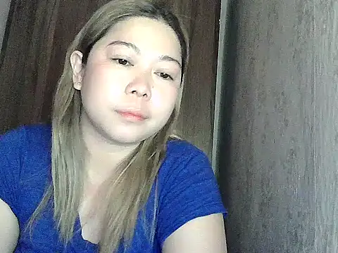 Snapshot of mimi15 chatting on 06-18-26, 08:14 mimi15 online show from 06-18-26, 08:14