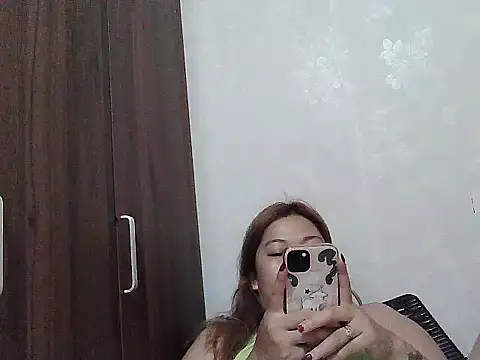 Snapshot of mimi15 chatting on 06-26-26, 09:03 mimi15 online show from 06-26-26, 09:03
