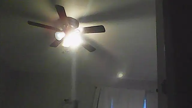 Snapshot of sarahkat86 chatting on 04-26-26, 11:24 sarahkat86 online show from 04-26-26, 11:24