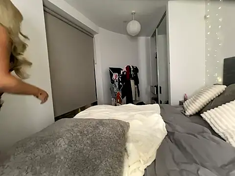 Laceyvipx online show from 01-10-26, 06:09