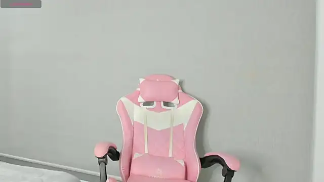 kendal hot01 online show from 11-20-25, 12:05