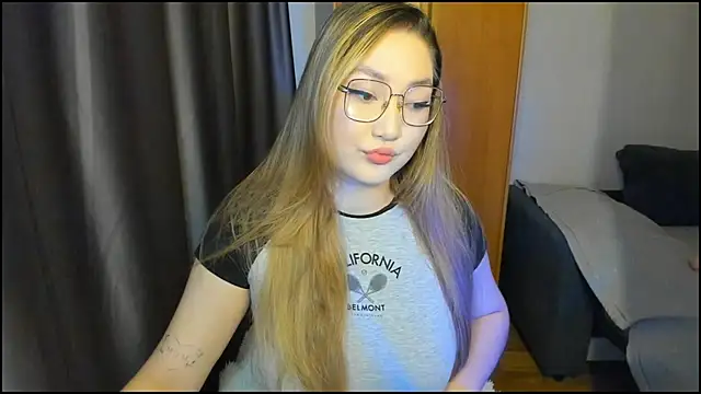 Snapshot of lyra_x chatting on 05-05-26, 01:57 lyra x online show from 05-05-26, 01:57
