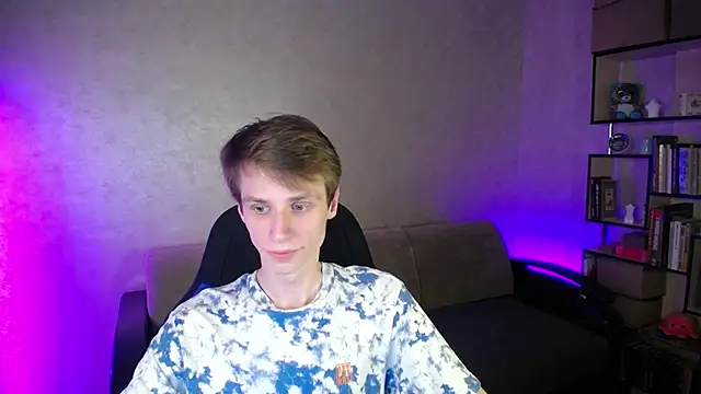 yes cute boy  online show from 10-17-25, 08:33