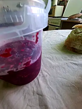 Snapshot of KicsikeKicsike chatting on 11-02-25, 10:28 KicsikeKicsike online show from 11-02-25, 10:28