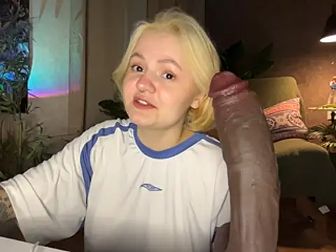 MoonIvy  online show from 04-12-26, 06:57