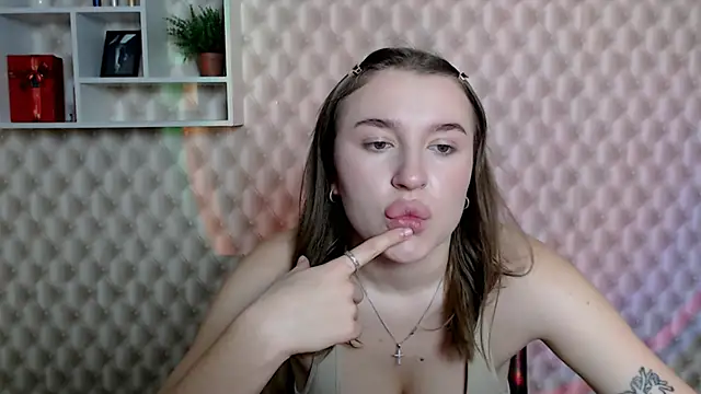 JuliaTopp  online show from 11-21-25, 07:18