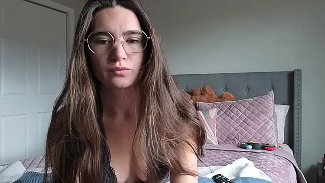 Snapshot of bambifarrina chatting on 10-15-25, 07:58 bambifarrina online show from 10-15-25, 07:58