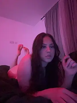 Snapshot of laylabliss chatting on 09-18-25, 02:13 laylabliss online show from 09-18-25, 02:13