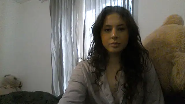 Snapshot of laylabliss chatting on 10-10-25, 03:11 laylabliss online show from 10-10-25, 03:11