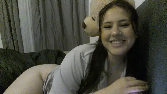 Snapshot of laylabliss chatting on 10-17-25, 12:25 laylabliss online show from 10-17-25, 12:25