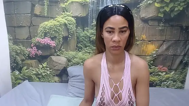Snapshot of GlowGoddessxx chatting on 06-26-26, 01:43 GlowGoddessxx online show from 06-26-26, 01:43