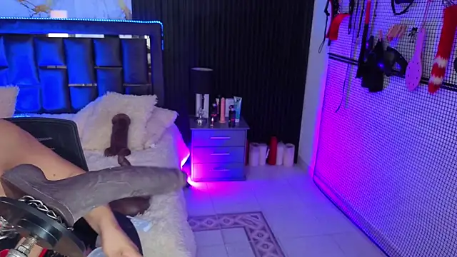 Issafoxx online show from 02-21-26, 12:28