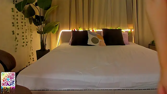 FlirtyAura online show from 04-14-26, 11:49