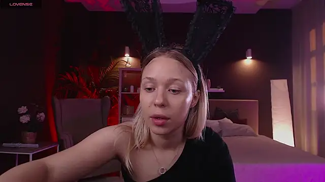 Snapshot of Pooja_Hegde chatting on 09-26-25, 01:09 Pooja Hegde online show from 09-26-25, 01:09