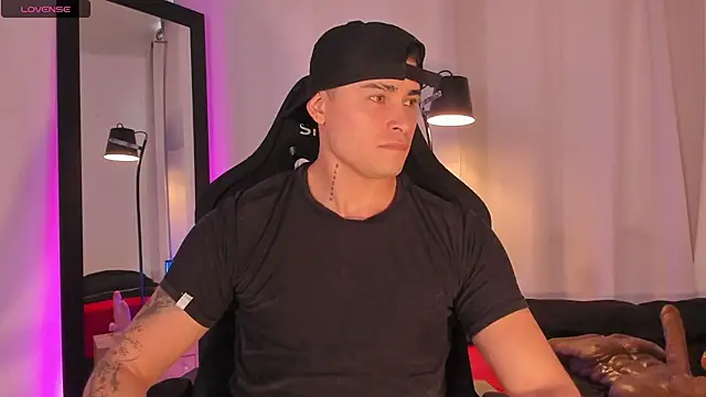 Snapshot of connorsmiith chatting on 06-17-26, 01:01 connorsmiith online show from 06-17-26, 01:01